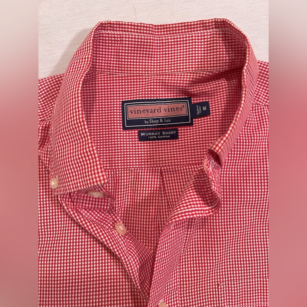 Vineyard vines casual button down, Size M, loose fit